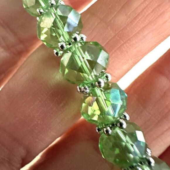 Green crystal stretchy bracelet - Picture 6 of 7